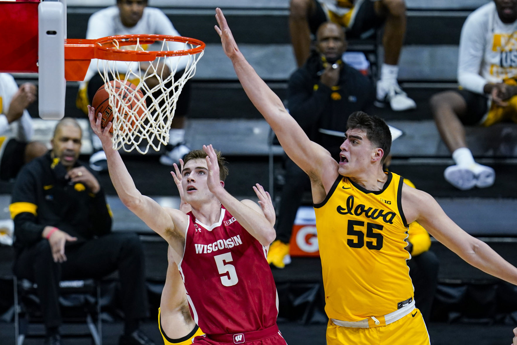 B10 Wisconsin Iowa Basketball